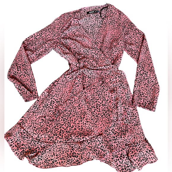 NWOT Misguided Animal Print salmon/Pink Wrap dress, Small. - Picture 3 of 8